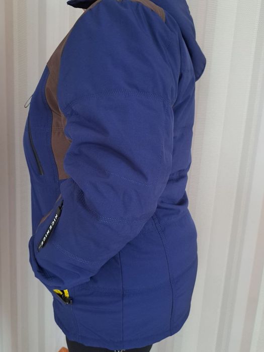 Продам куртку весна