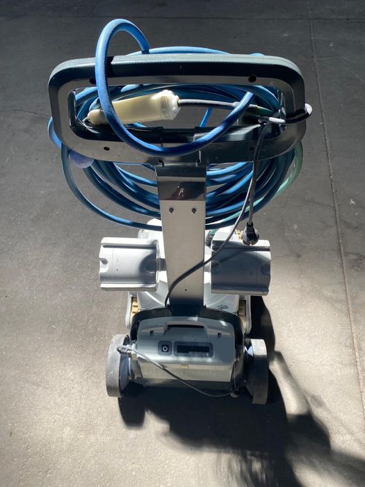 Dolphin LR6 - Robô de Limpeza para Piscina + Carrinho
