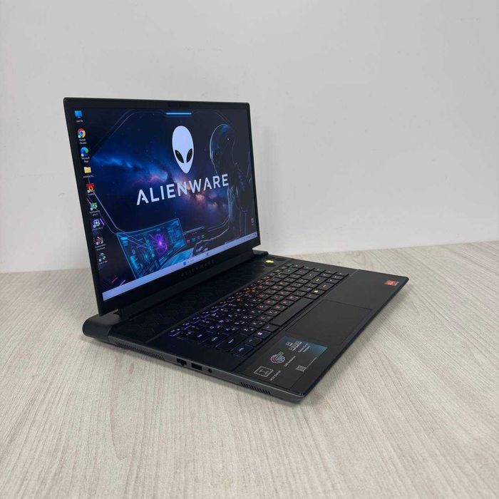 Dell Alienware m16 R1 2K 240Hz Ryzen 9 7845HX 16GB 1TB RTX 4080