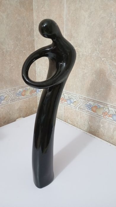 Estatueta em preto