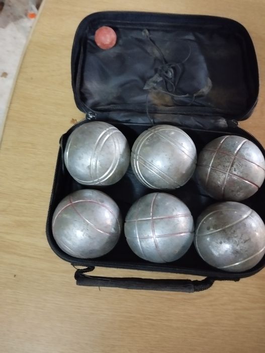 Vendo 6 bolas de petanca com saco