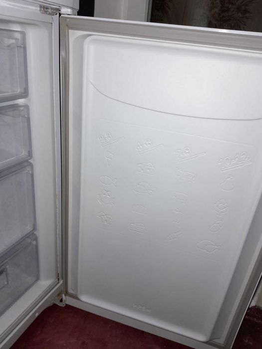 Холодильник бу Аристон