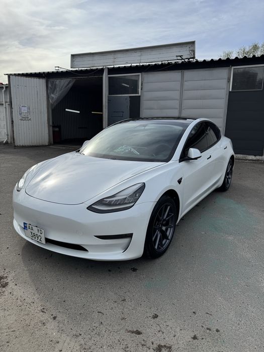 Продам авто Tesla model 3