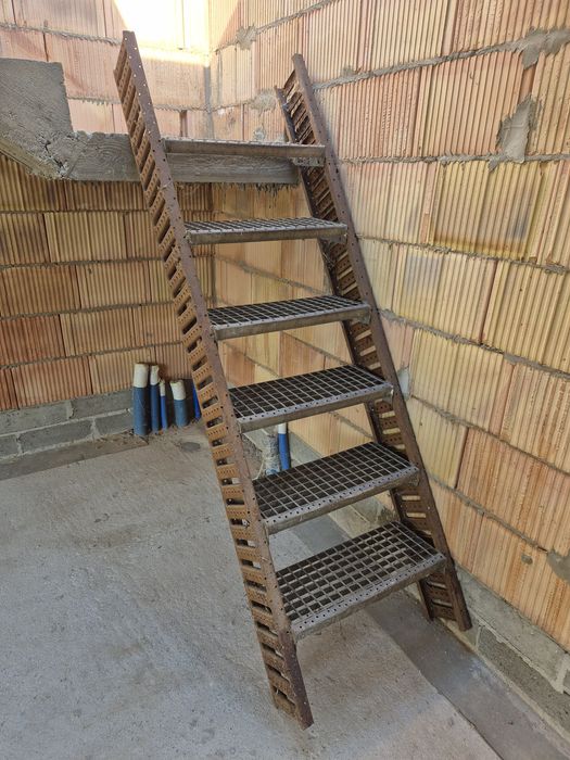 Schody porządne 6 stopni  wys 160 cm