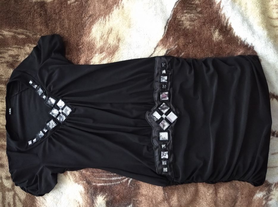 Шикарное короткое чёрное платье