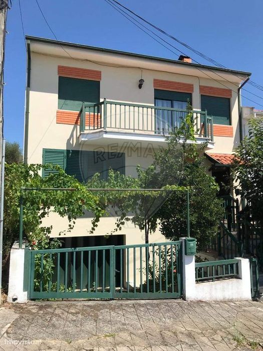 Moradia T4 para venda