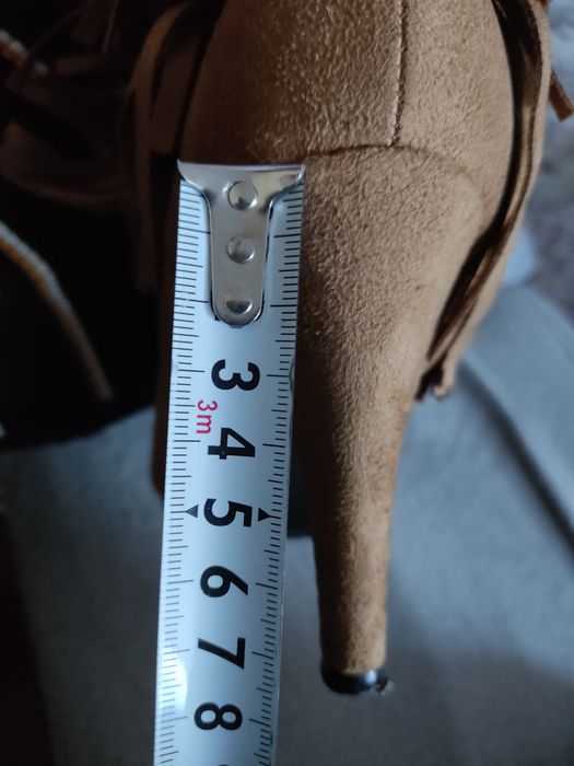 Botki z frędzlami rozmiar 37