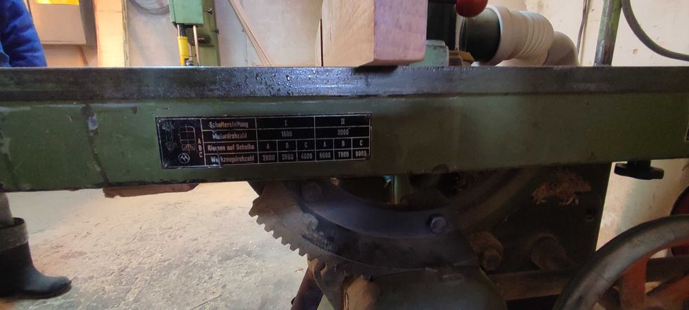 Frezarka dolnowrzecionowa