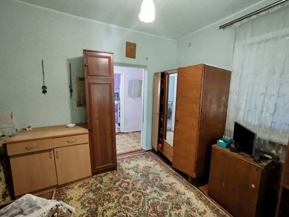 Продається просторий будинок 123м² на два окремих житла 6 cоток р-н Лиса Гора. Автономне опалення  і всі необхідні комунікації. Гараж на 2 автомобілі