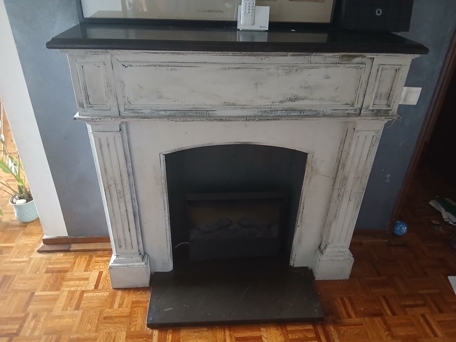 Lareira falsa branca