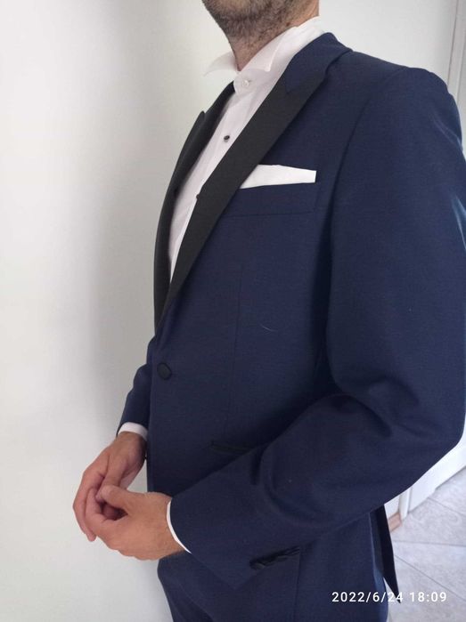 Smoking ślubny Lancerto granatowy razem z koszulą Pako Lorente SlimFit