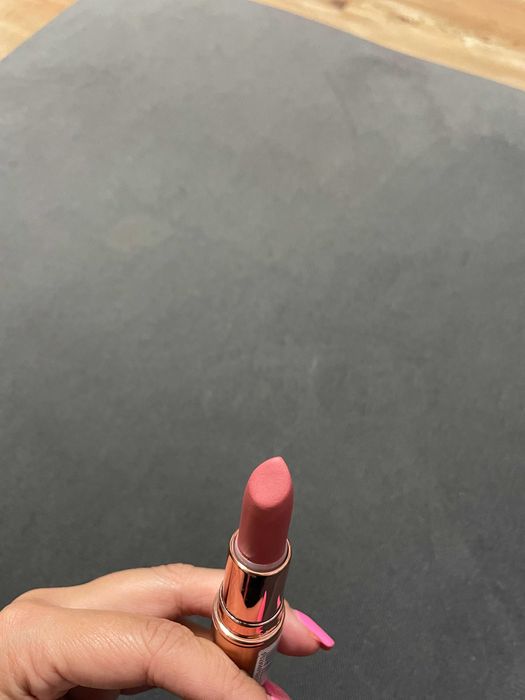 Revolution szminka Lust Iconic Matte Nude