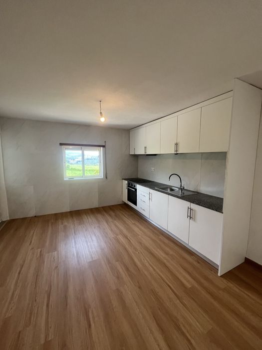Moradia T3+1 em Gémeos, Guimarães