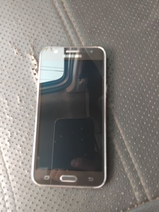 Продаю телефон Samsung j5 8 гб