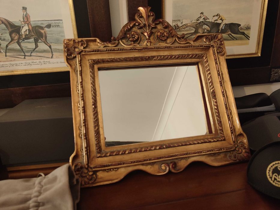 Espelho lindíssimo dourado com suporte traseiro