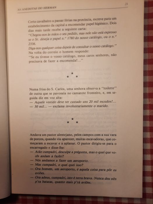 Livro de anedotas com 224 páginas