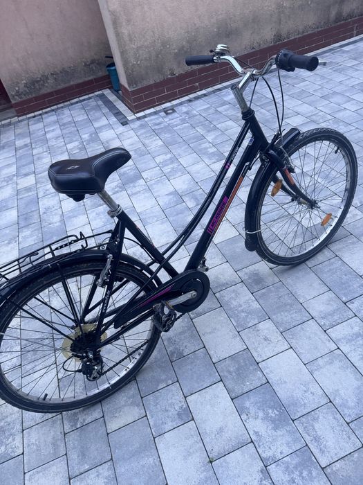 Жіночий велосипед у хорошому стані — багажник, крило, передачі