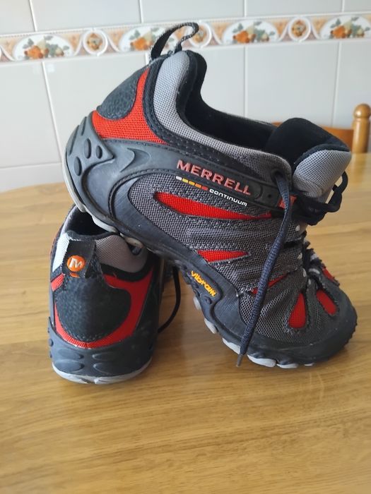 Ténis Merrell cinzento e vermelho