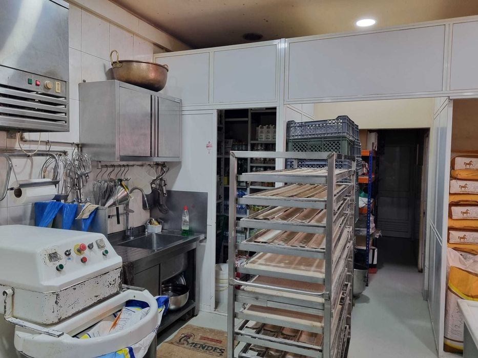 Pastelaria com fabrico em Santa Iria de Azóia