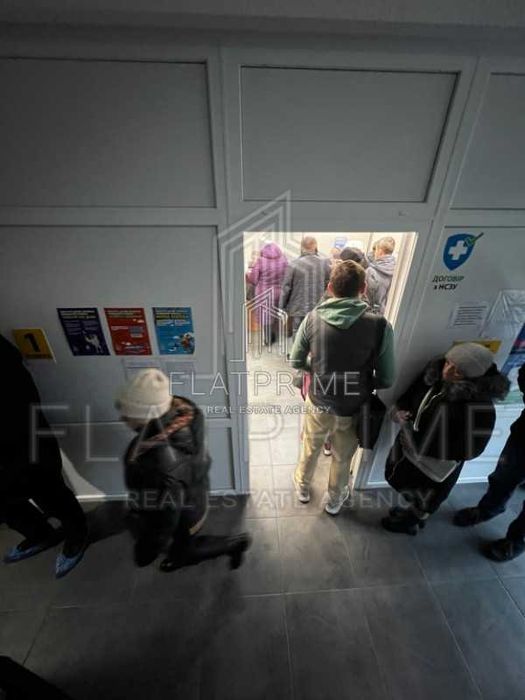 Продаж комерцiйна фасадна будiвля торгове примiщення