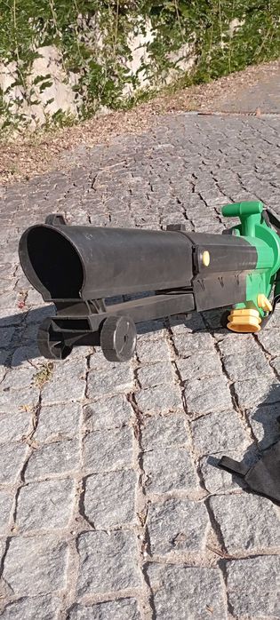 Soprador e Triturador de folhas Com saco Recoletor.
