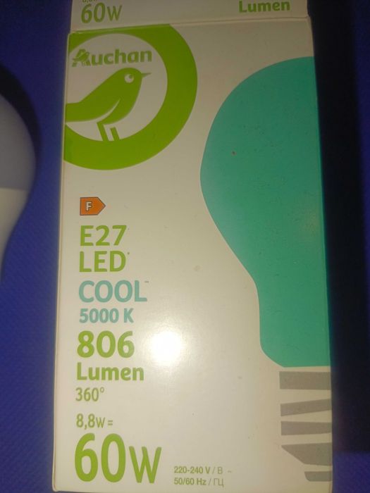 3 szt: żarówki 8.8W=60 cool white, 5.5W=40W warm white, 5W=60w