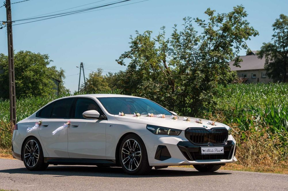 Auto do Ślubu Kraków | BMW G60 M Sport | Białe BMW | Kierowca Premium