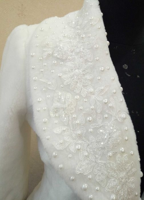 Тепла біла весільна шубка (курточка), 44 розмір, б/у