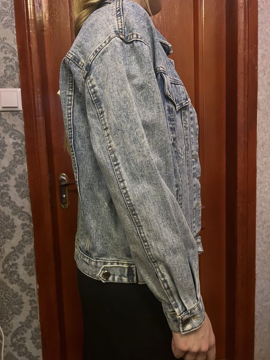 Джинсова куртка-бомбер