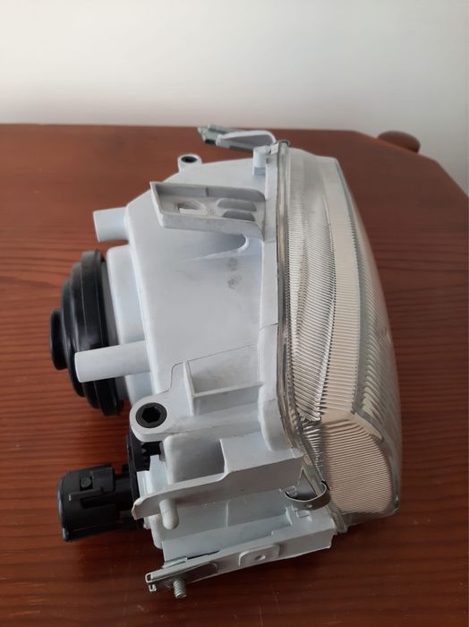 Farol Fiat Punto direito