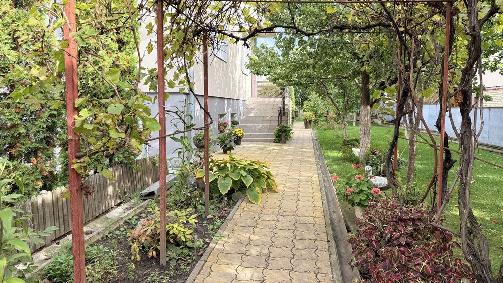 Продаж окремого будинку з ремонтом і ділянкою 11 сотих у с. Біла