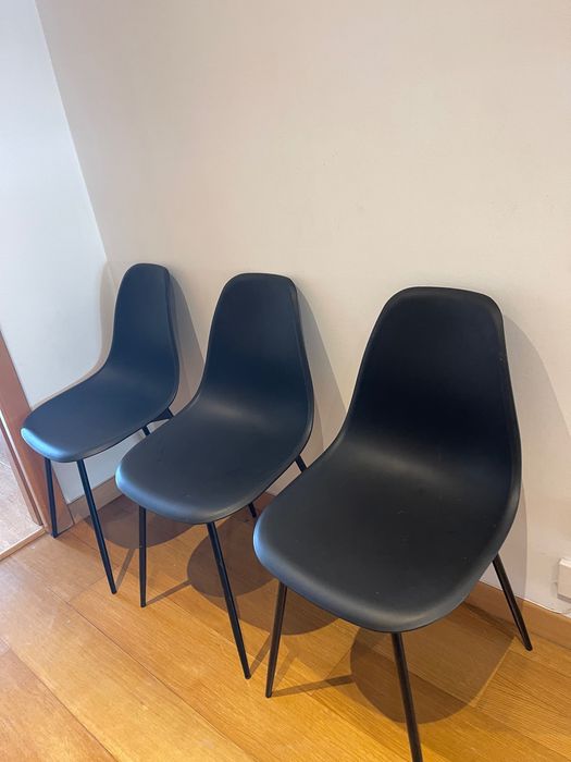 Cadeiras pretas para qualquer ambiente