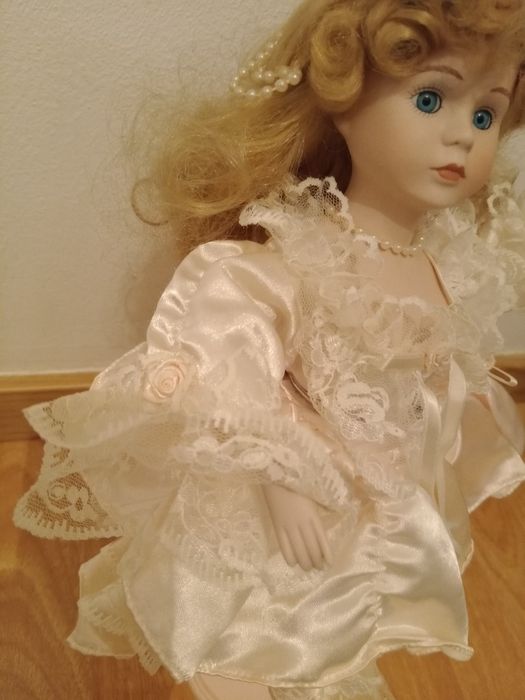 Boneca de porcelana