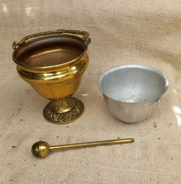 Caldeirinha de Água Benta em Latão com Aspersório Completo – Vintage