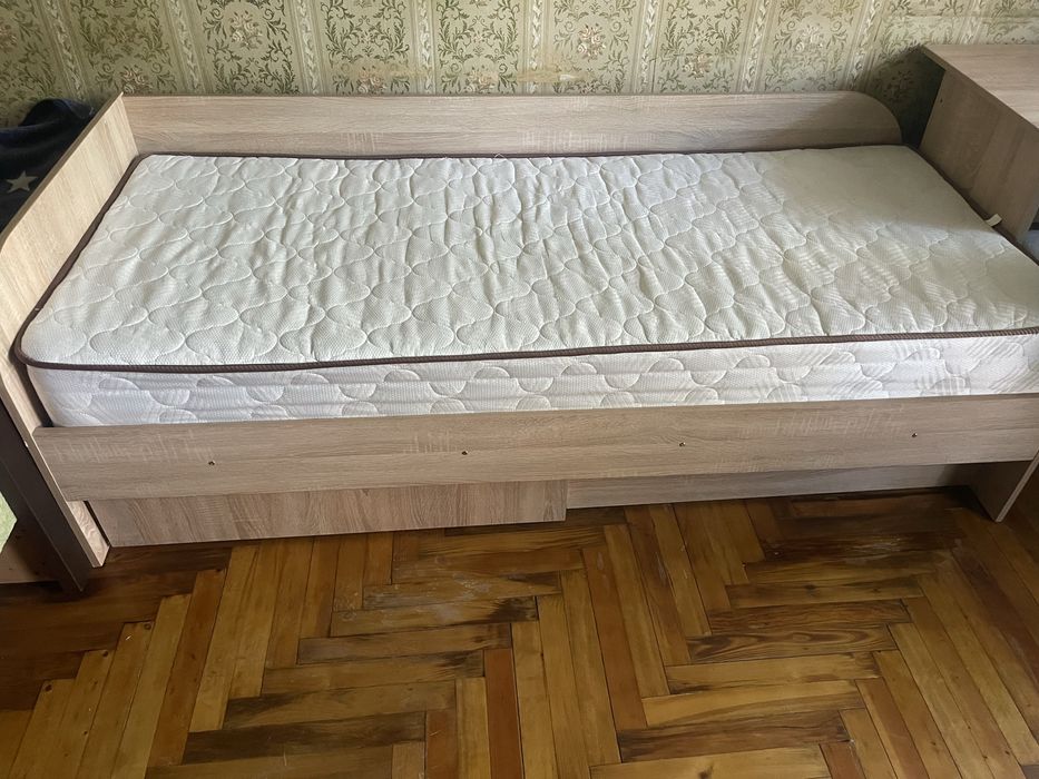 Односпальне ліжко з ортопедичним мартацом
