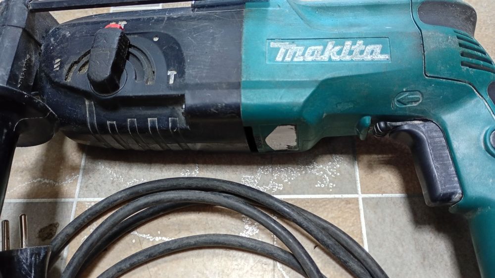 Перфоратор Makita HR 2450