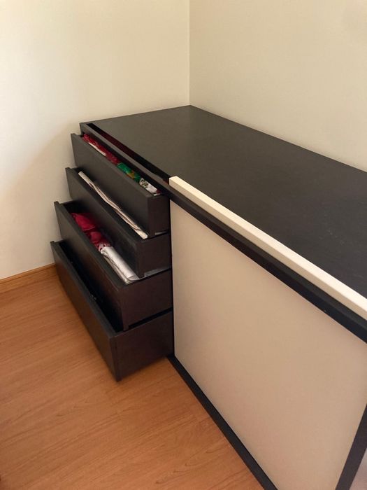 Aparador em madeira maciça