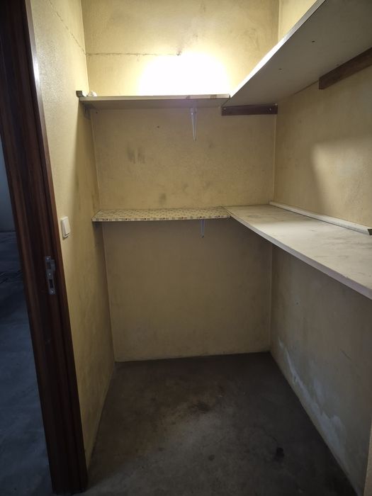 Arrecadação / mini armazém/ box/ arrumos rua Diogo de Silves