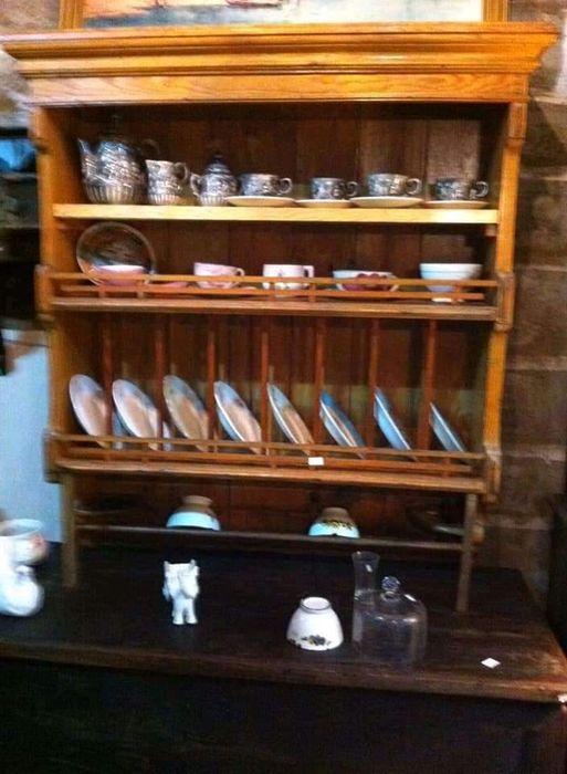 Móveis antigos para turismo rural em castanho maciço velharias miudeza