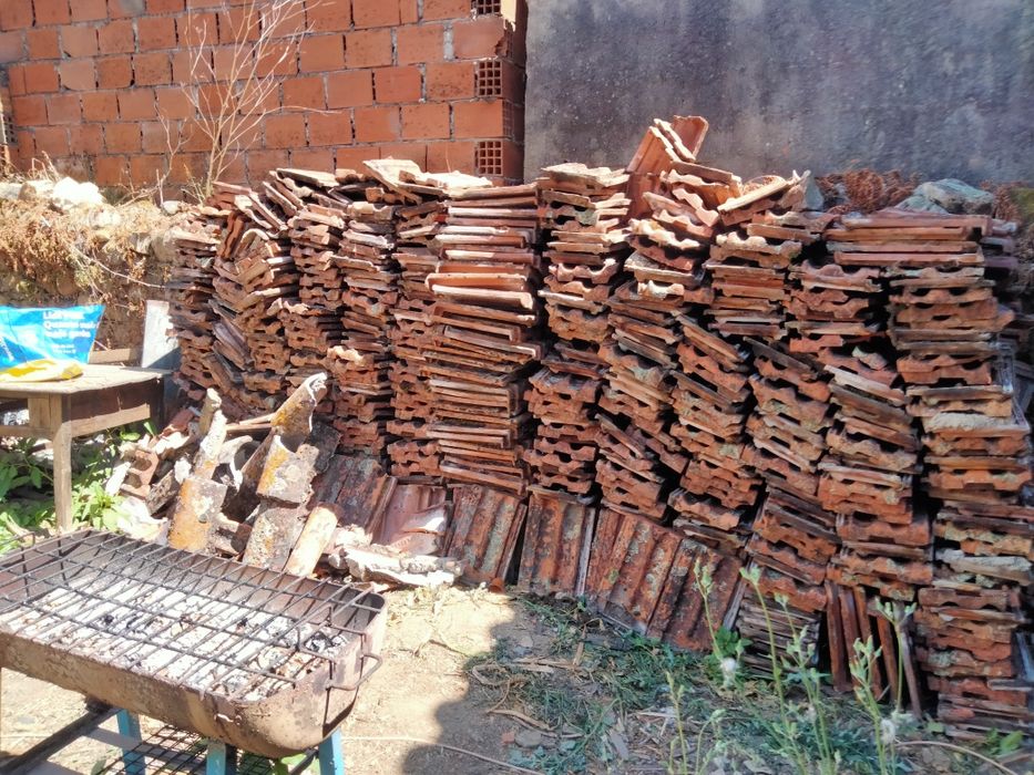 Ofereço telhas cerca de 800