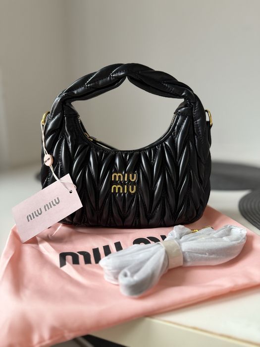 Modna czarna torebka damska MIU MlU, elegancki design