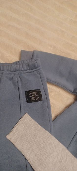 Komplet/zestaw niemowlęcy rozmiar 74 dres plus bluzka.