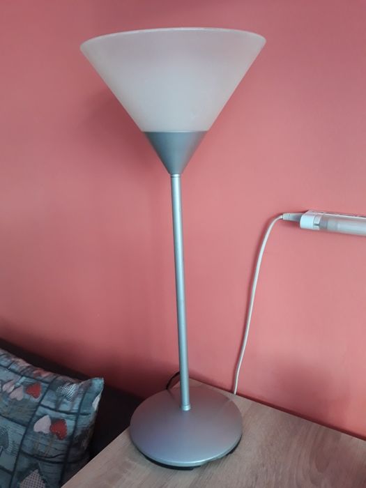 Sprzedam lampę podłogową