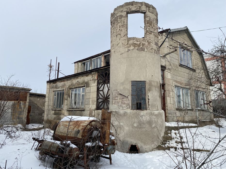 Будинок неподалік пожежної частини, Коса