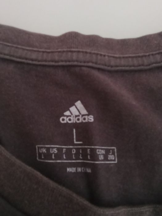 Tshirt	Adidas	Preta	Tamanho L	usada em bom estado