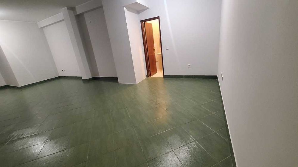Loja 46 m2 c/ wc privativo - Areosa - Rua D. Afonso Henriques