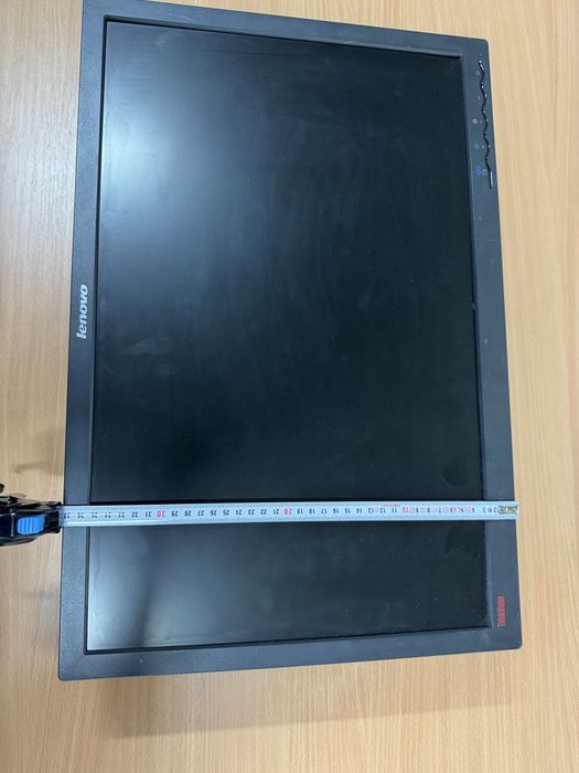 Два :Могітор Lenovo ThinkVision