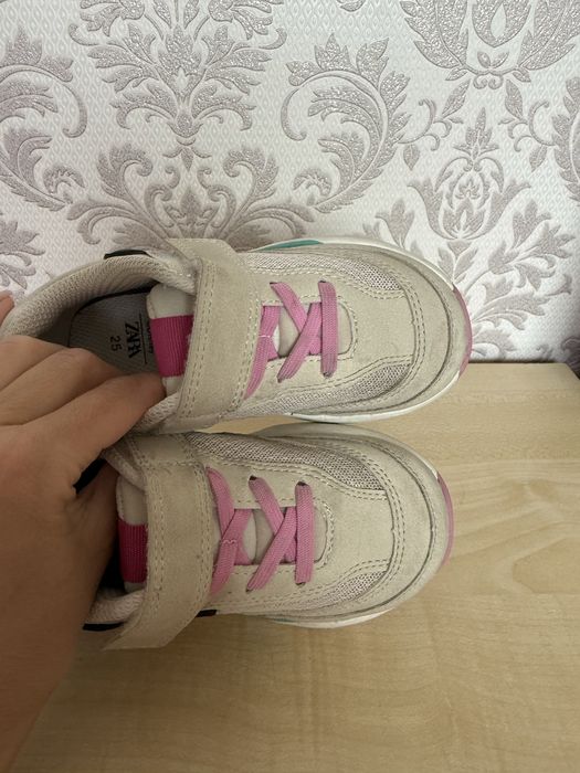 Кросівки дитячі Зара розмір 25