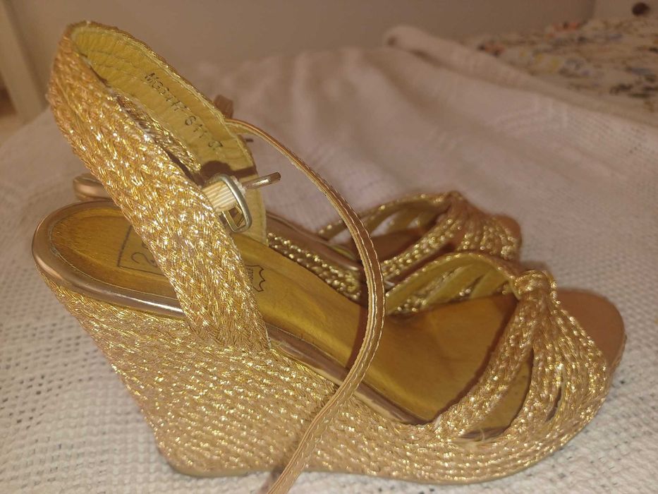 Sandálias de cunha da Schutz