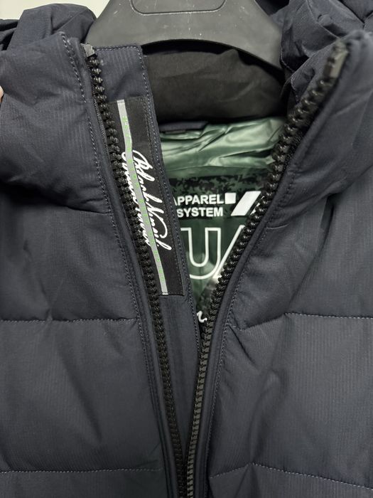 Чоловіча зимова куртка від бренду Black Vinyl.